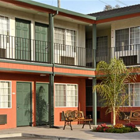Days Inn Salinas Airport Buitenkant foto