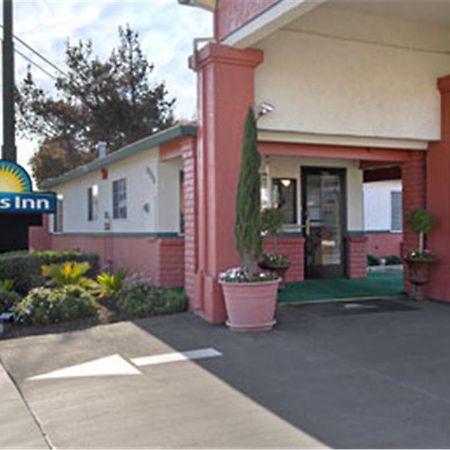 Days Inn Salinas Airport Buitenkant foto