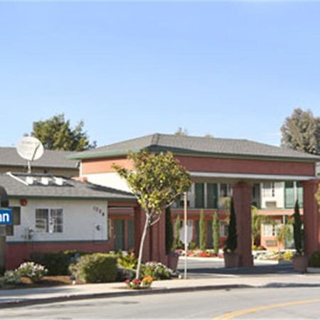 Days Inn Salinas Airport Buitenkant foto