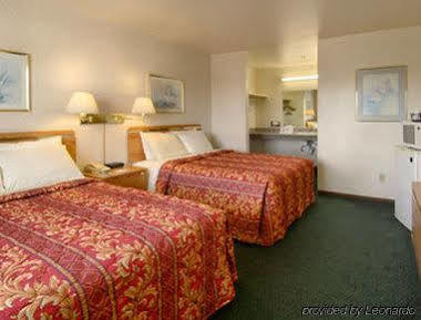 Days Inn Salinas Airport Buitenkant foto